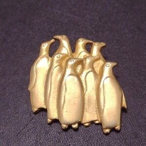 Mali Gold Tone Meeting Of The Penguins Brooch Vintage